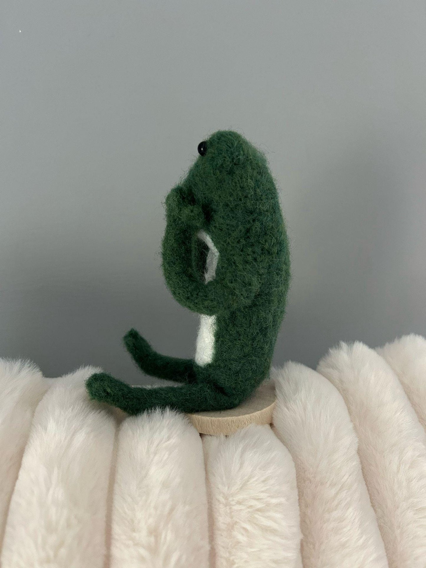 Handmade Needlefelt Frog: Wool Animal Gift (12cm)