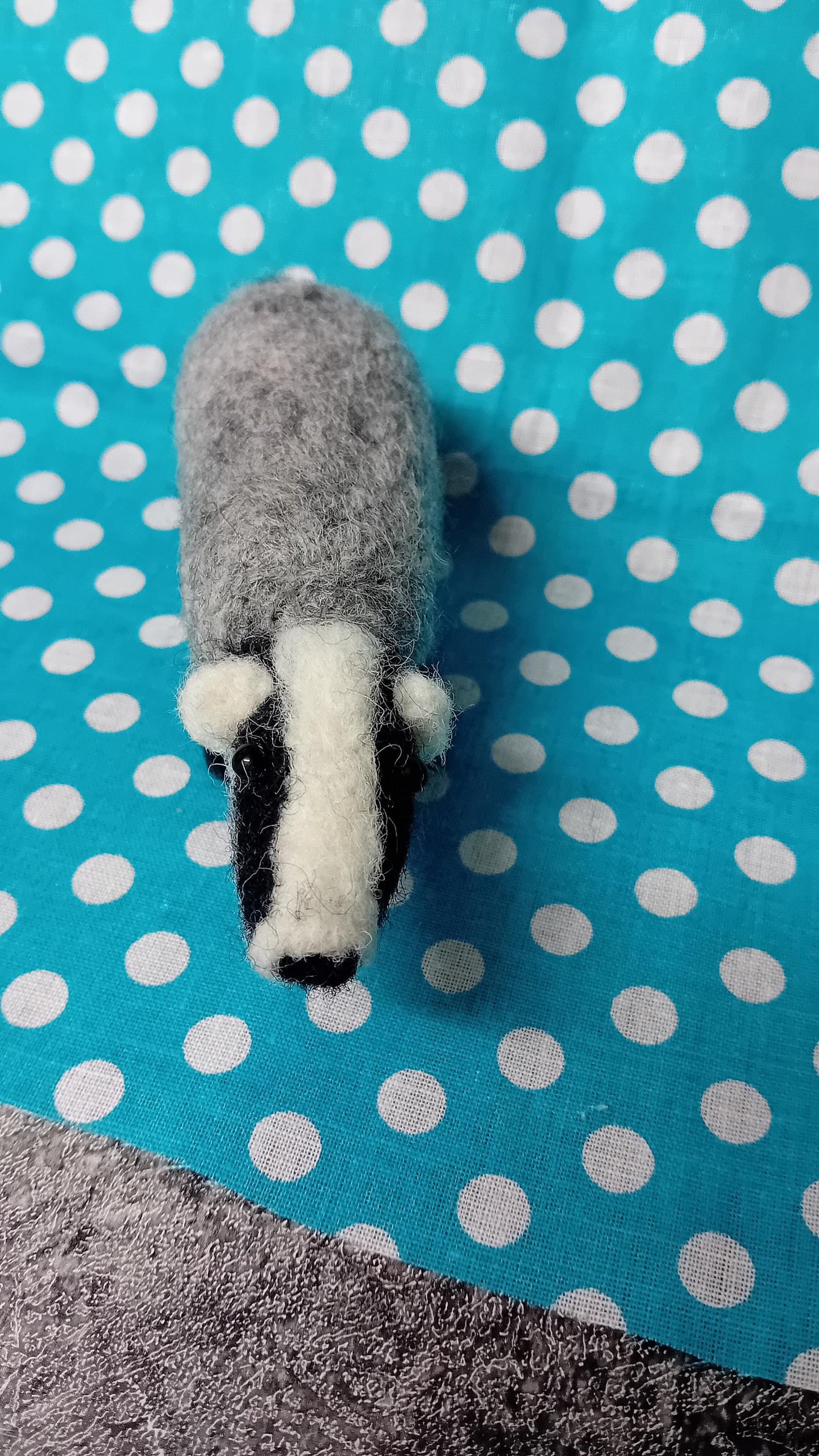 Needlefelt Badger: Handmade Wool Animal Figurine (16cm)