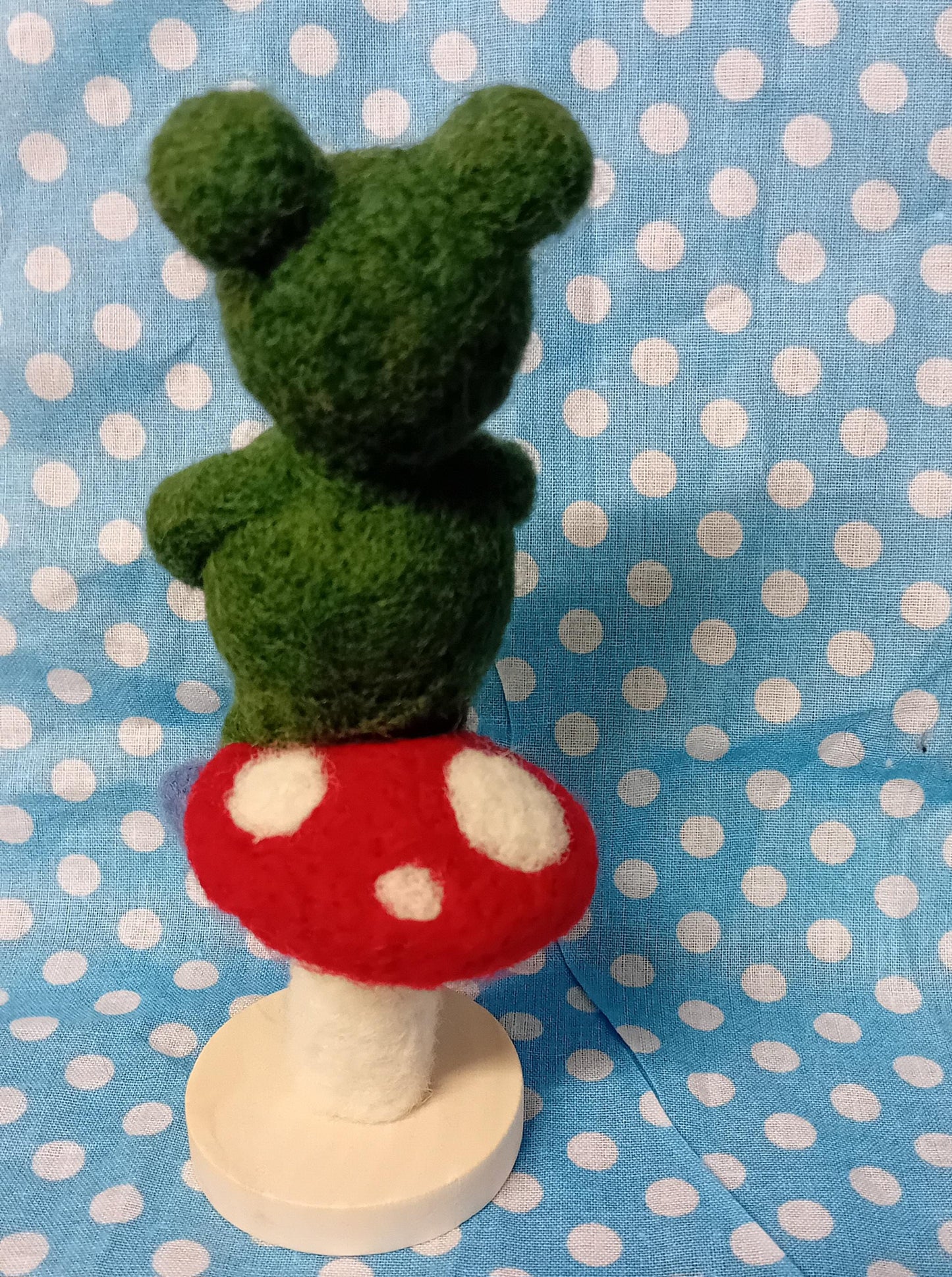 Needlefelt frog on a toadstool,mushroom. unique gift for fathers day,dad,mum, nan, auntie uncle teacher gift . frog gifts