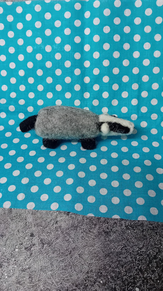 Needlefelt Badger: Handmade Wool Animal Figurine (16cm)