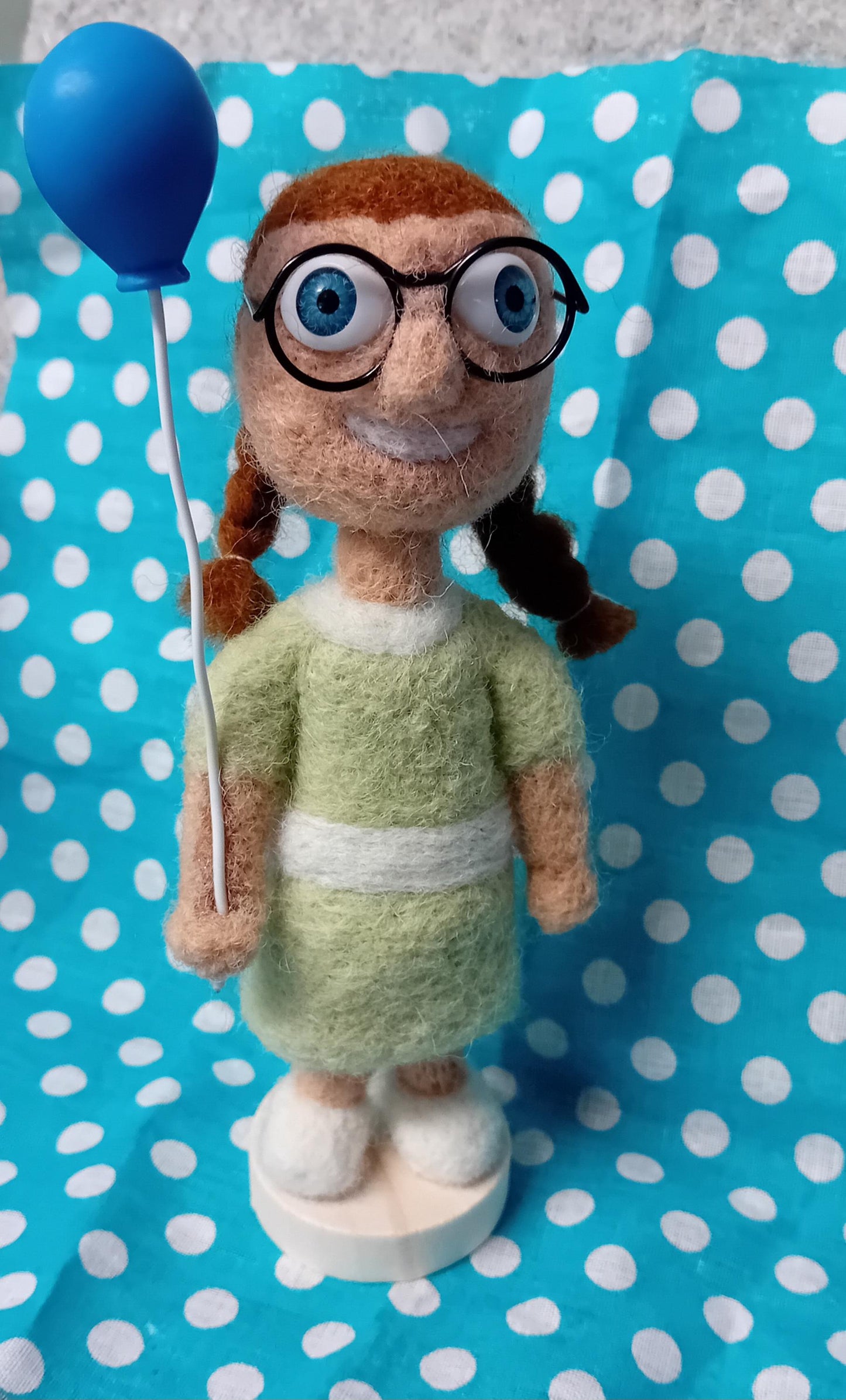 Needlefelt girl ,scary girl,balloon girl, birthday gift, gifts for friend mum sister auntie teacher. cute gift cute girl with glasses