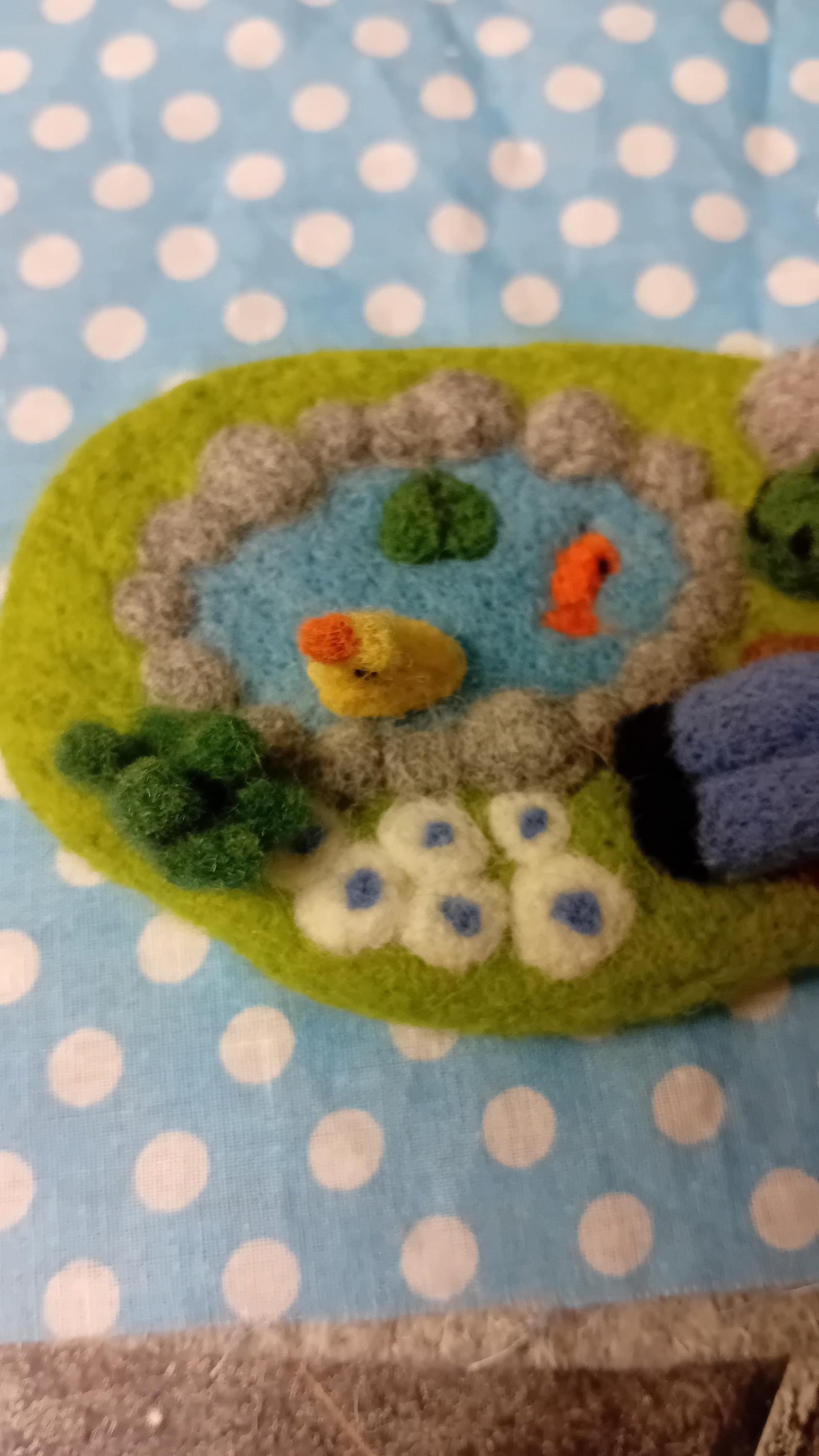 Needlefelt pond,gift for dad grandad mum nan teacher uncle auntie duck,frog, reading man unique gift