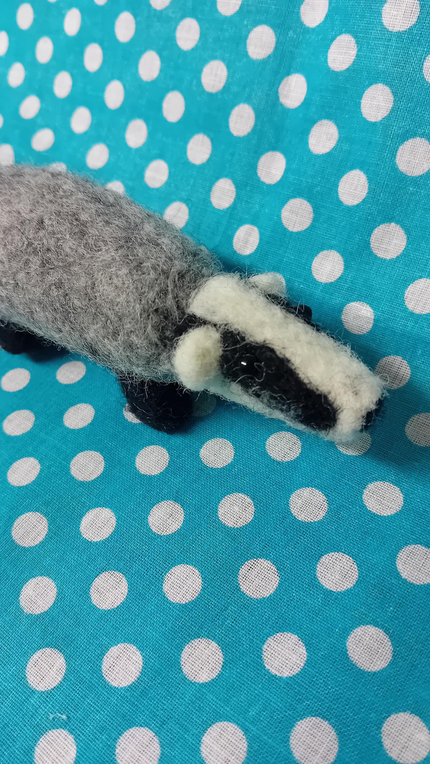 Needlefelt Badger: Handmade Wool Animal Figurine (16cm)