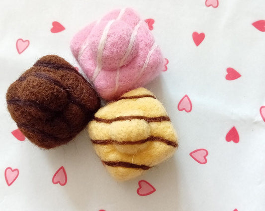 Needlefelt Fondant Fancy Cakes: Decorative Felt Food Set
